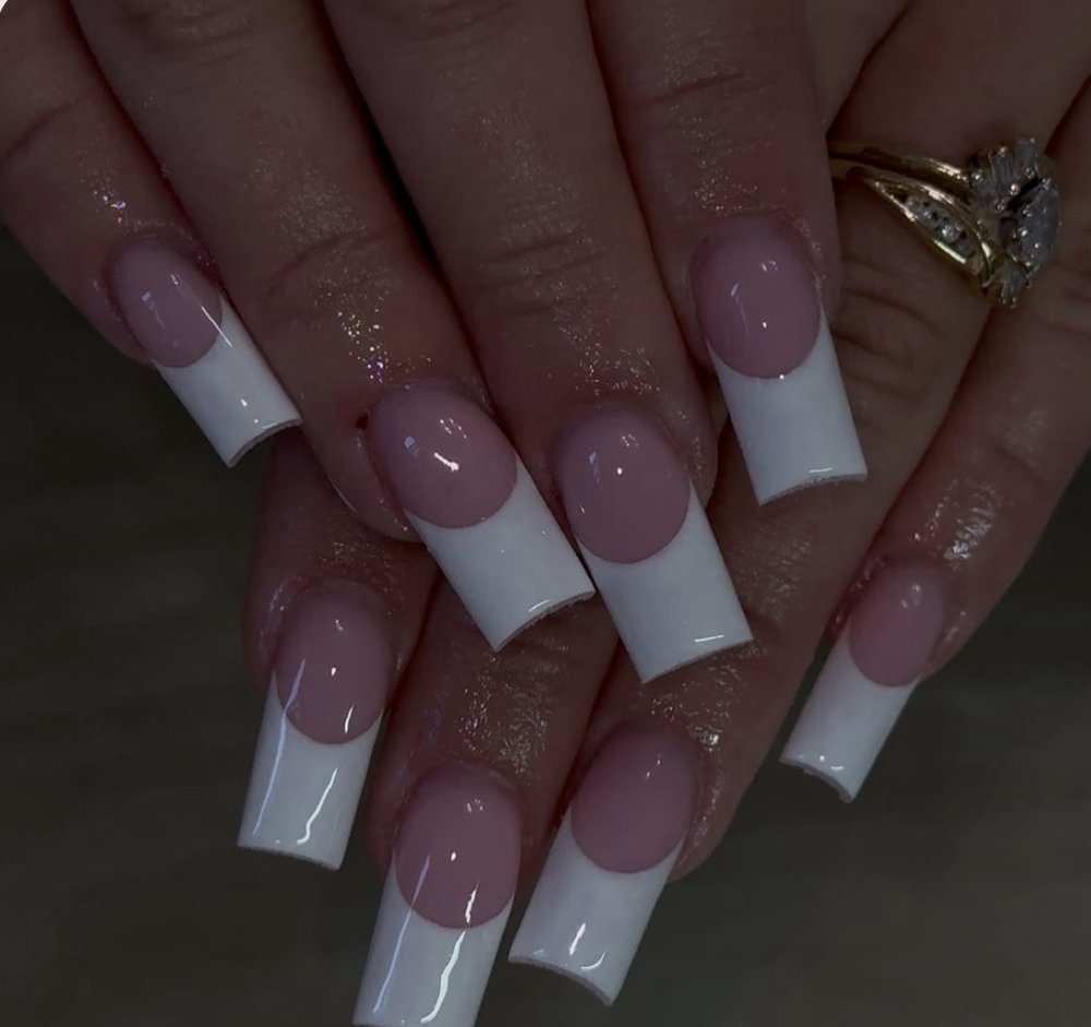 Majestic Nail Studio Logo