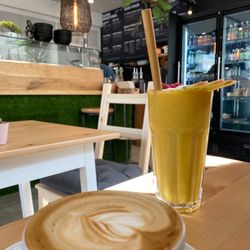 Green Gorilla - Venice beach smoothie, flat white coffee.