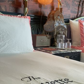 Beginner's Diner - Queen beds - Diners Near Me - San Diego, California