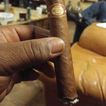 Robusto Cigars - Tobacco Shops Near Me - Arcadia, California