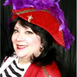 Lola the Clown - Captain LOLA Loudmouth