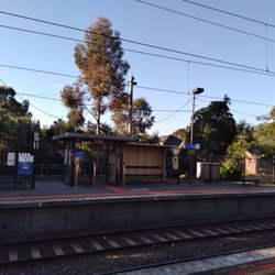 Kooyong Railway Station - Shelter