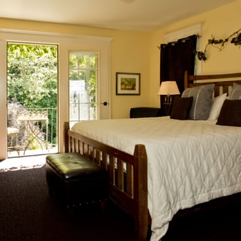 Viewmont Manor B & B - South Garden Terrace - Bed & Breakfast Near Me - Bellingham, Washington Viewmont Manor B & B - South Garden Terrace - Bed & Breakfast Near Me - Bellingham, Washington