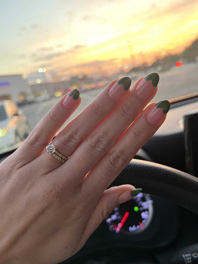 Venus Nails & Spa Logo