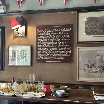 Lamb & Flag - Historic wall - Pubs Near Me - London, XGL