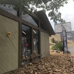 Rose's Gift and Consignment Shop