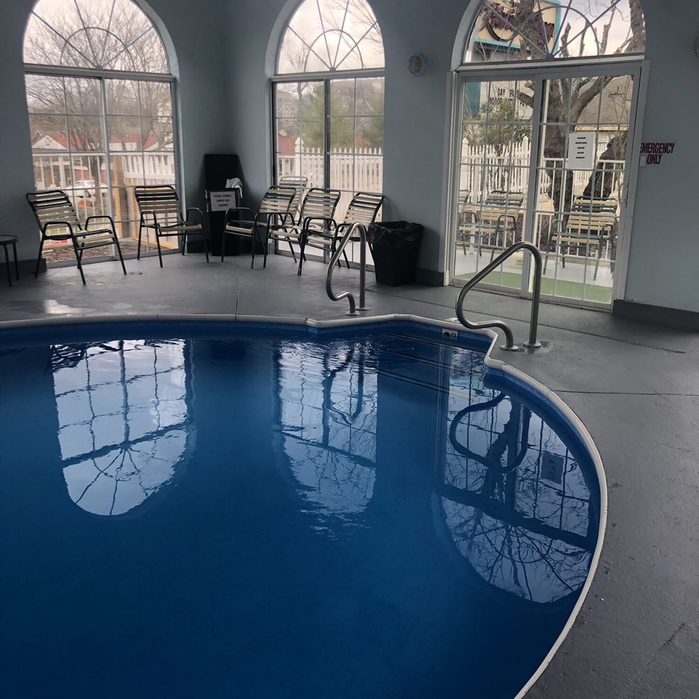 Carriage House Inn - Hotels Near Me - Branson, Missouri