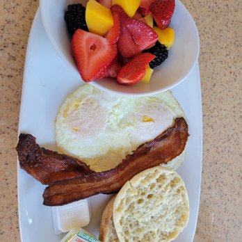 Another Broken Egg Cafe - Eggs overwasy wirh the most amazing bacon ever! - Breakfast & Brunch Near Me - Tampa, Florida