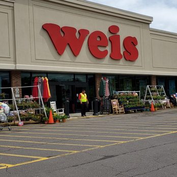 Weis Markets - They are still selling lots of Summer Garden plants, chairs, decorations - Grocery Near Me - Mountain Top, Pennsylvania Weis Markets - They are still selling lots of Summer Garden plants, chairs, decorations - Grocery Near Me - Mountain Top, Pennsylvania