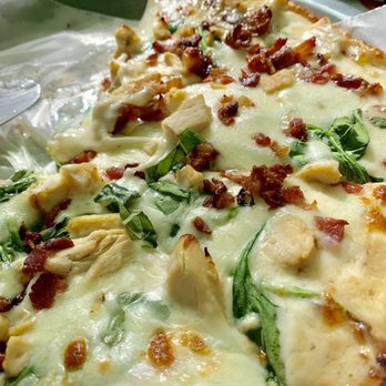 Benny Vino Urban Winery - Bacon ranch flatbread. Amazing - Wine Tasting Room Near Me - Geneva, Ohio