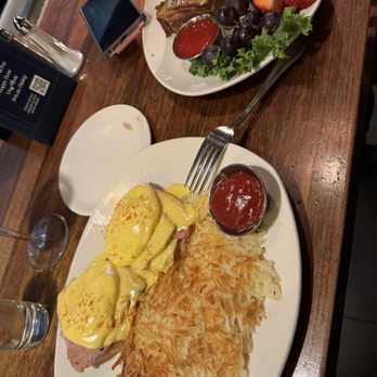 13 Coins Pioneer Square - Eggs Benedict and monte cristo - American Near Me - Seattle, Washington