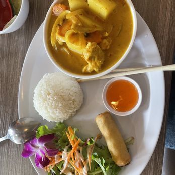 AM Noodle - Yellow Curry - Thai Near Me - Ventura, California AM Noodle - Yellow Curry - Thai Near Me - Ventura, California