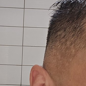 Mastercuts of Willowbrook - Uneven cut on the right side - Barbers Near Me - Willowbrook, Illinois Mastercuts of Willowbrook - Uneven cut on the right side - Barbers Near Me - Willowbrook, Illinois