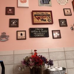 Kodiak Coffee - Bathroom reading wall