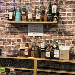 Black Pond Brews - Bar / bourbon