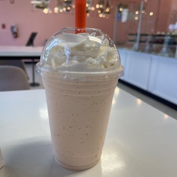 Smallcakes Orlando - strawberry lemonade milkshake - Desserts Near Me - Orlando, Florida Smallcakes Orlando - strawberry lemonade milkshake - Desserts Near Me - Orlando, Florida