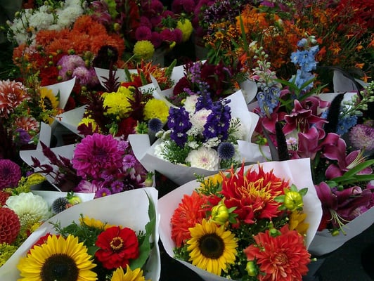 Kirkland Wednesday Market by null