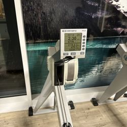 Fitnessfabrik Wedel - Aufwärmen am Rudergerät