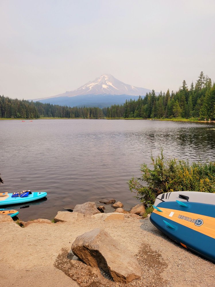 Trillium Lake Logo