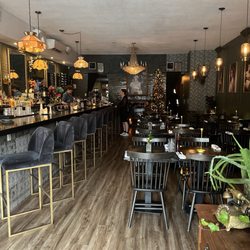 Bramble Gastropub - Dining room and bar