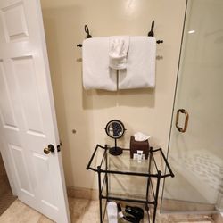 Harbor House Inn - Unit 2A is a suite featuring a large bathroom with a therapeutic tub.