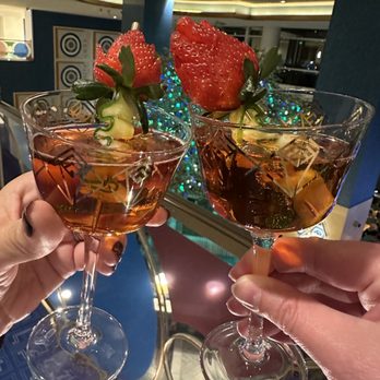Room 725 - Complimentary drinks - Champagne Bars Near Me - Austin, Texas