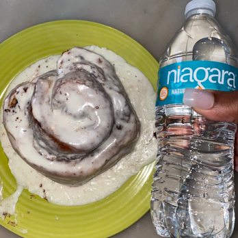 Blue Moon Cafe - Homemade Cinnamon Roll - Breakfast & Brunch Near Me - Baltimore, Maryland