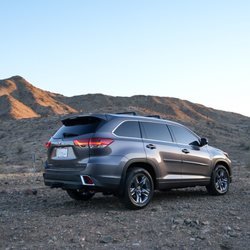 Rear side view of Toyota Highlander Platinum Limited AWD