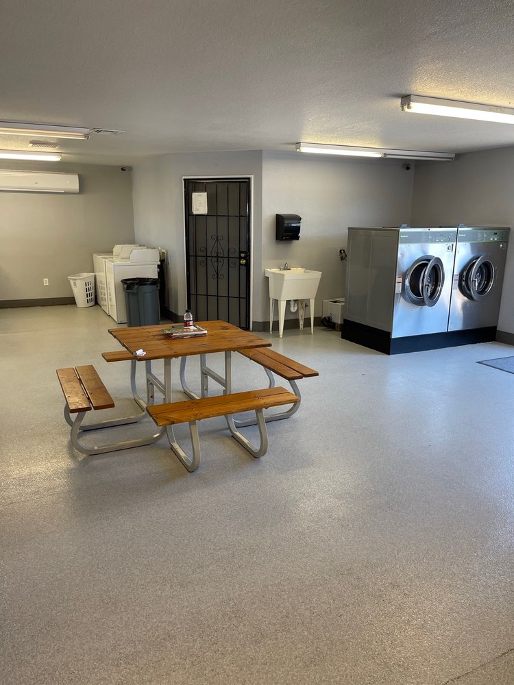 KIOWA LAUNDROMAT 11 Photos 2610 Kiowa Blvd N, Lake Havasu City
