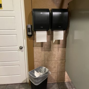 Crawfish Chef - Their bathroom was not bad and clean - Seafood Near Me - Kent, Washington