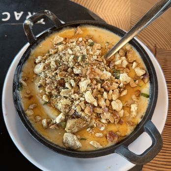 Tillamook Creamery - mac n cheese with pretzel crumble - Cheese Shops Near Me - Tillamook, Oregon