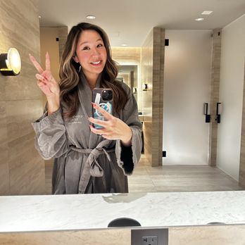 Conrad Spa - Women's locker room - Skin Care Near Me - Los Angeles, California Conrad Spa - Women's locker room - Skin Care Near Me - Los Angeles, California
