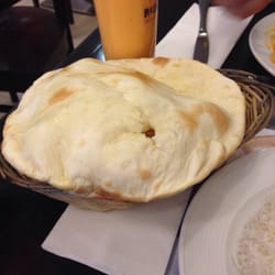 Mugal - Mango lassi and naan!!