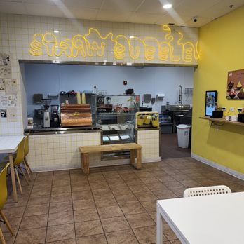Straw & Bubbles Tea Bar - Sitting area - Coffee & Tea Near Me - Mount Prospect, Illinois Straw & Bubbles Tea Bar - Sitting area - Coffee & Tea Near Me - Mount Prospect, Illinois