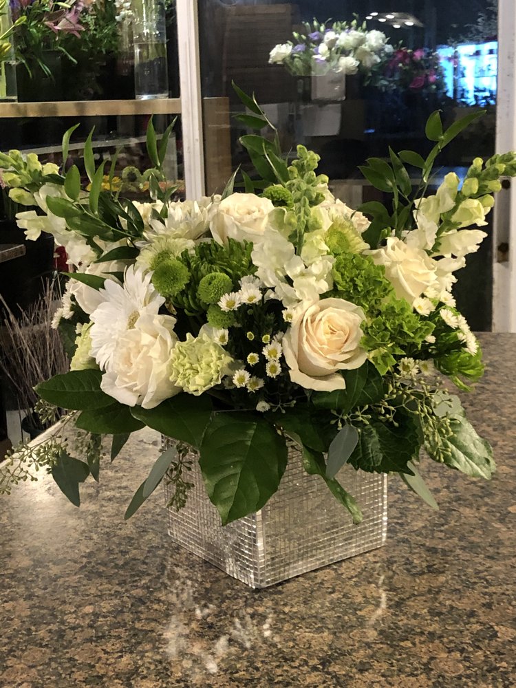 FARMHOUSE FLOWERS Updated October 2024 192 King St E, Gananoque