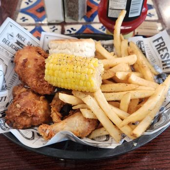 Main Kitchen Bar & Grill - Fried Chicken Basket - New American Near Me - Canoga Park, California Main Kitchen Bar & Grill - Fried Chicken Basket - New American Near Me - Canoga Park, California