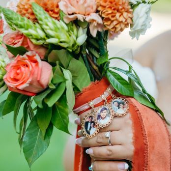 Saturdays Are For Flowers - Bright orange Dahlias Exactly what we were looking for. - Florists Near Me Saturdays Are For Flowers - Bright orange Dahlias Exactly what we were looking for. - Florists Near Me