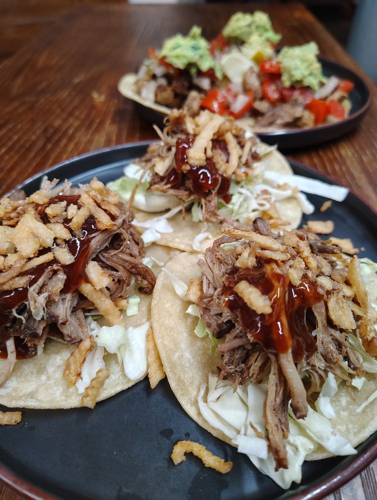 What I Crave Restaurant & Tavern Logo