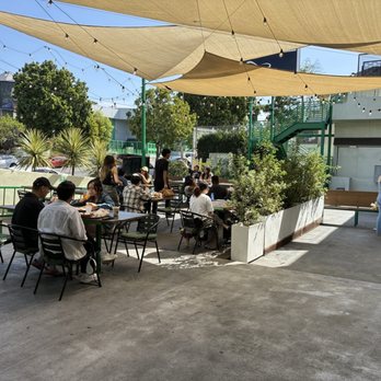 Calic Bagel - Outdoor patio area (Apr 2026) - Bagels Near Me - Los Angeles, California