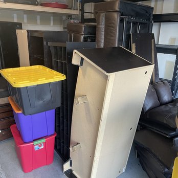 Move 4 Less - This was left like this. If they take it apart, they are supposed to reassemble it before they leave and put it where it belongs. - Movers Near Me - Las Vegas, Nevada Move 4 Less - This was left like this. If they take it apart, they are supposed to reassemble it before they leave and put it where it belongs. - Movers Near Me - Las Vegas, Nevada