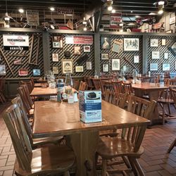 Cracker Barrel Old Country Store - Inside decor