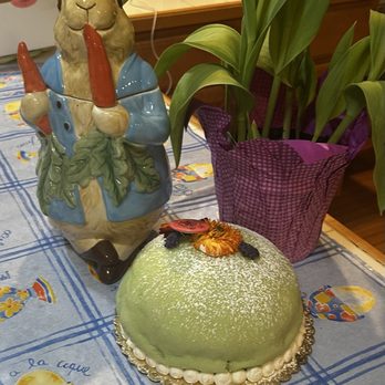 Cake Bakery & Cafe - Another festive view - Bakeries Near Me - Grass Valley, California
