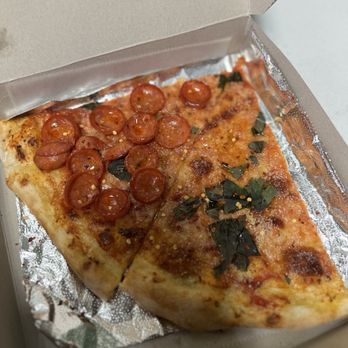 Di Fara Pizza - Pepperoni Slice Regular Slice - Pizza Near Me - Brooklyn, New York Di Fara Pizza - Pepperoni Slice Regular Slice - Pizza Near Me - Brooklyn, New York