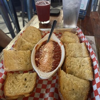Toss Pizzeria & Pub - Garlic bread - Pizza Near Me - Austin, Texas Toss Pizzeria & Pub - Garlic bread - Pizza Near Me - Austin, Texas
