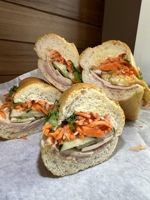 Nom Nom Bánh Mì by null