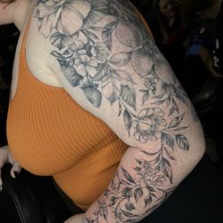 Lucky Gal Tattoo & Piercing