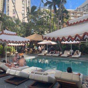 Heyday - Pool and bar tucked in background - Bars Near Me - Honolulu, Hawaii Heyday - Pool and bar tucked in background - Bars Near Me - Honolulu, Hawaii