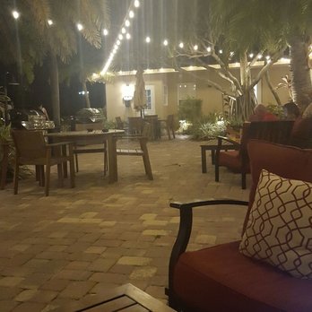 The Capri At Siesta - Quiet courtyard - Hotels Near Me - Sarasota, Florida The Capri At Siesta - Quiet courtyard - Hotels Near Me - Sarasota, Florida