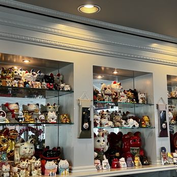 Kuhio Grille - Maneki-nekos! - Hawaiian Near Me - Hilo, Hawaii