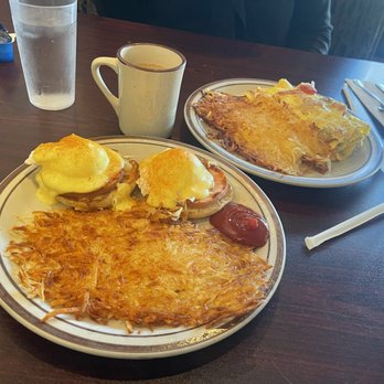 Mimosas Cafe - Eggs Benedict with hash browns & Denver omelette with hash browns - Breakfast & Brunch Near Me - San Jose, California
